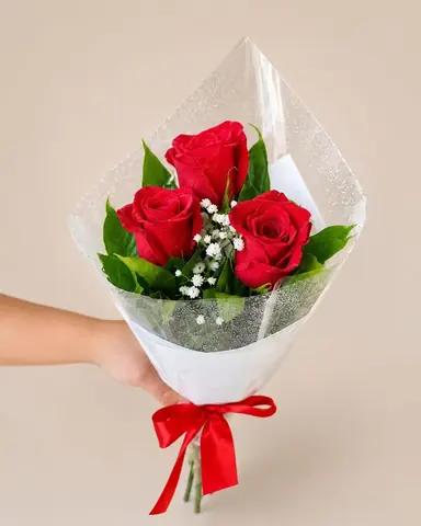 Buquê de 3 rosas colombianas vermelhas em Itaquaquecetuba