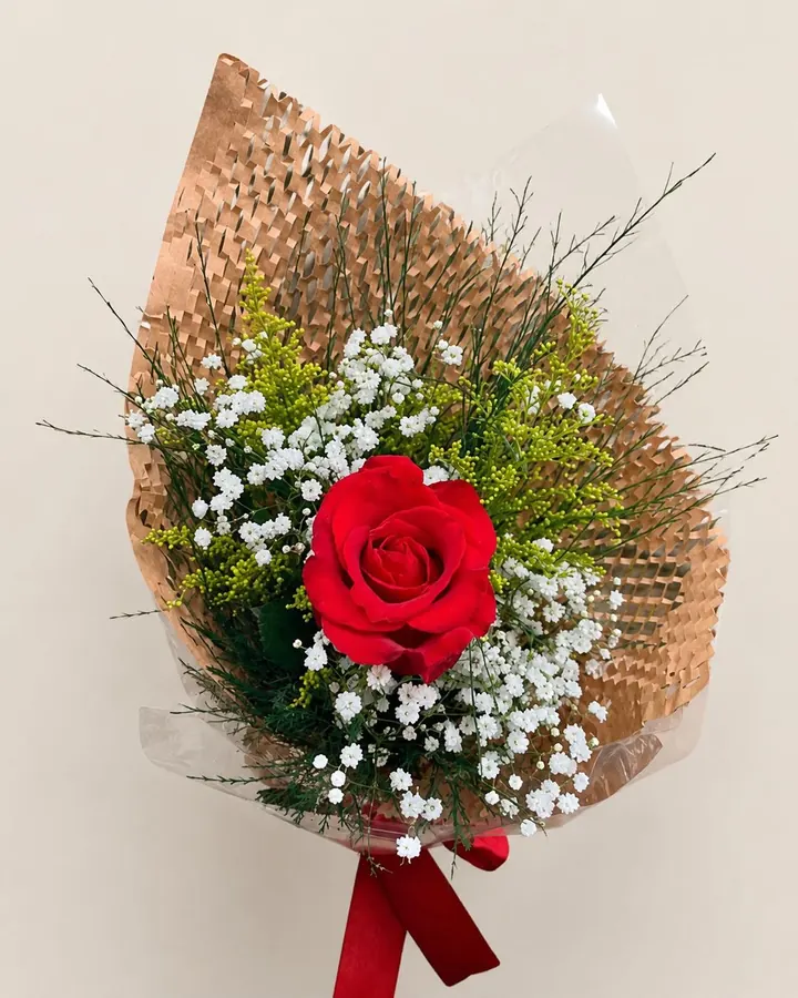 Rosa solitária colombiana vermelha entregue em Itaquaquecetuba